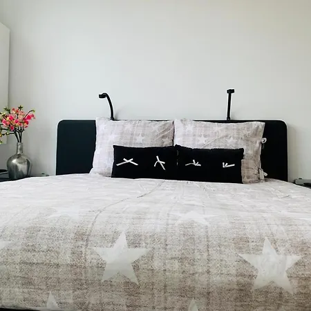 The First Floor, 4 Persons, 2 Bedrooms, Free Parking Zandvoort