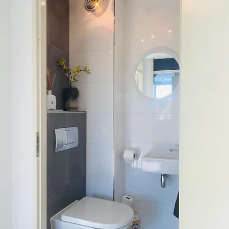 Homestay The First Floor, 4 Persons, 2 Bedrooms, Free Parking Zandvoort