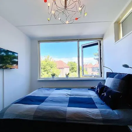 Ubytování v soukromí The First Floor 4 Persons, 2 Bedrooms, Free Parking!