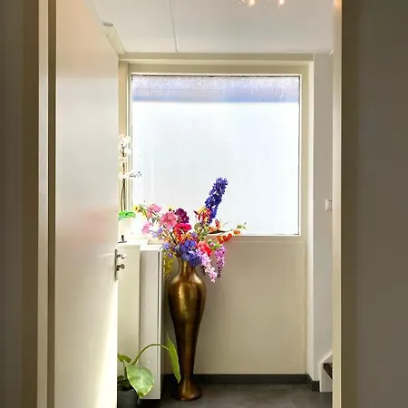 The First Floor 4 Persons, 2 Bedrooms, Free Parking! Ubytování v soukromí *