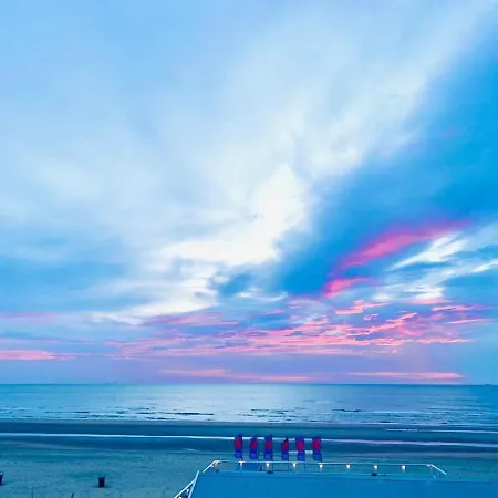 The First Floor 4 Persons, 2 Bedrooms, Free Parking! *